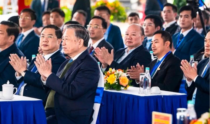 Tổng Bí thư Tô Lâm cùng các đại biểu thực hiện nghi thức khởi công dự án.
